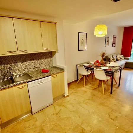 V&v Lloret-apartamento Fenals Exclusivo 6pax Totalmente Renovado Con Piscina, Gimnasio, Parking Y Area Infantil リョレート・デ・マル